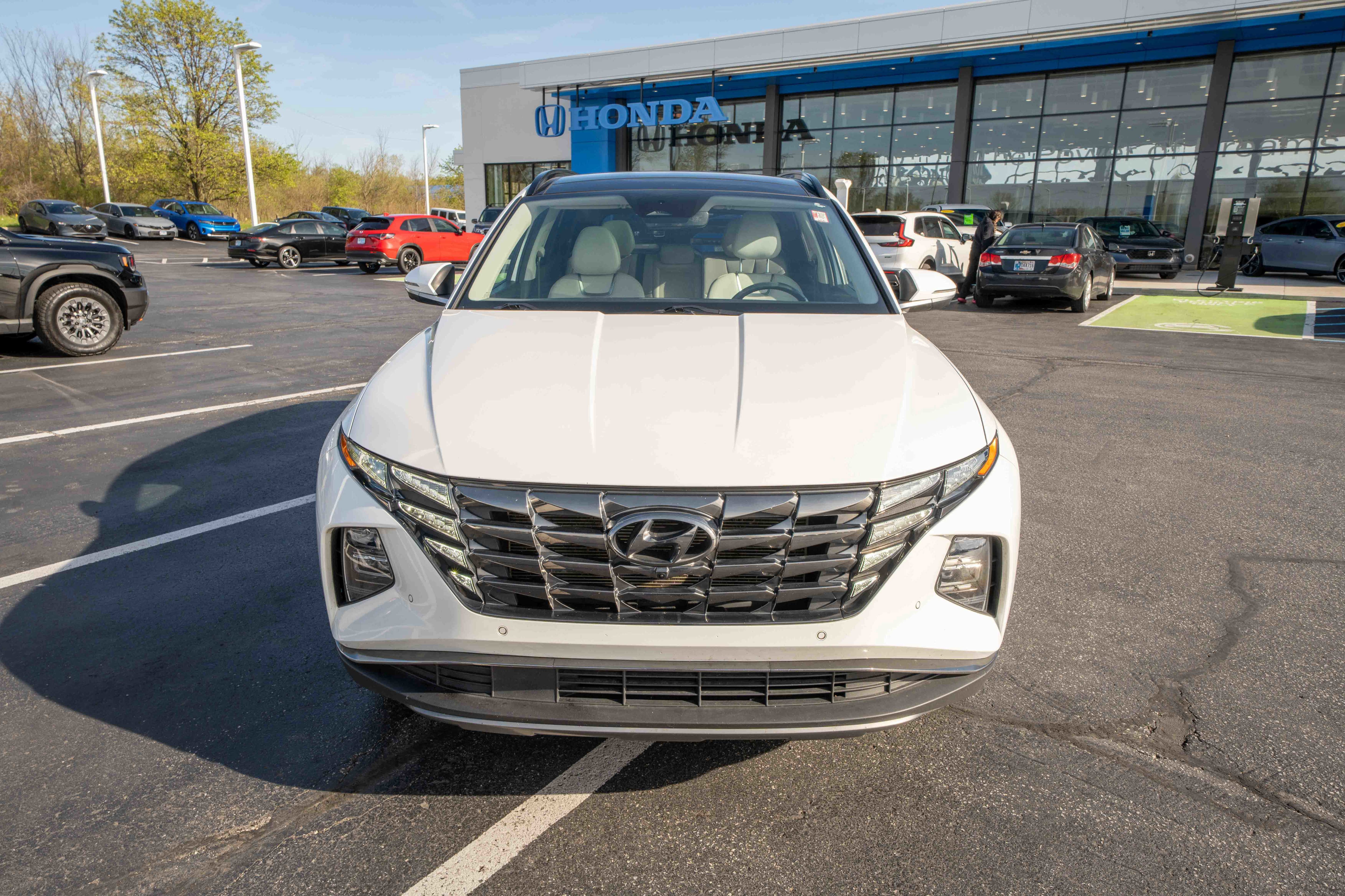 Used 2022 Hyundai Tucson Limited AWD/4WD image 2