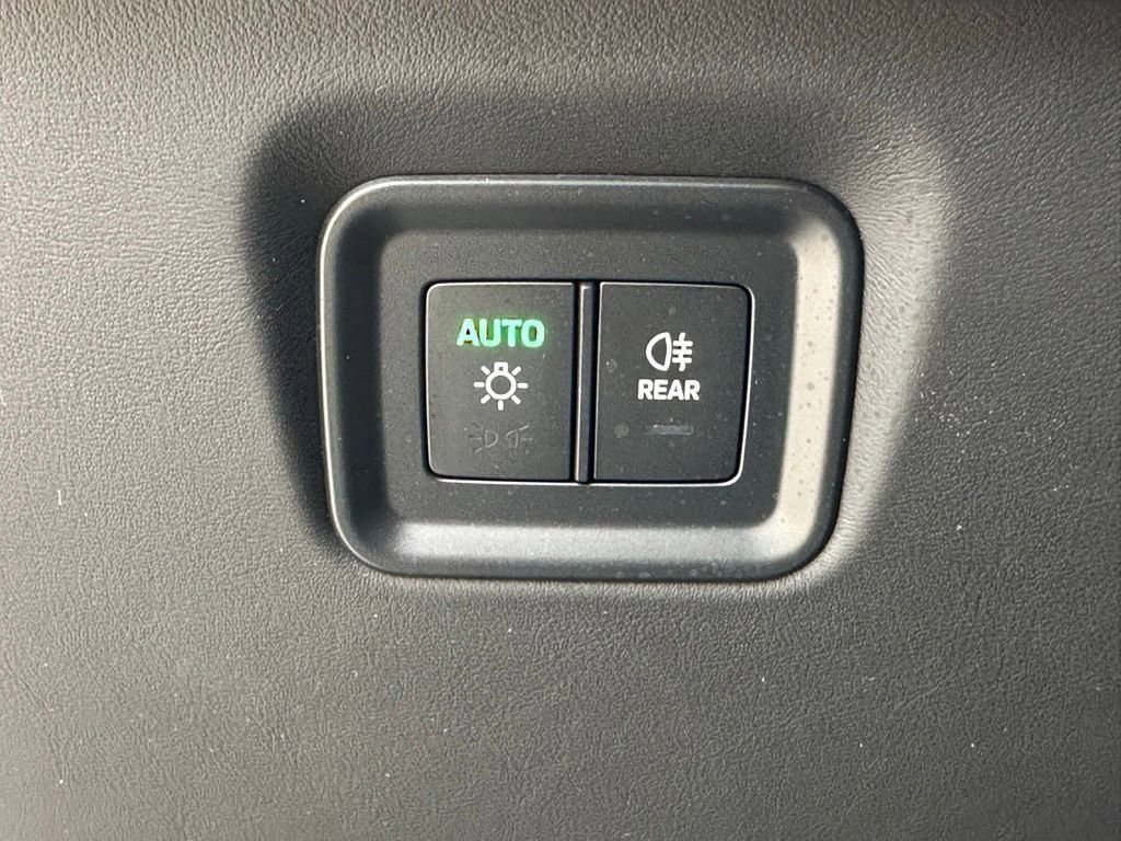Certified 2025 Porsche Cayenne GTS AWD/4WD image 28
