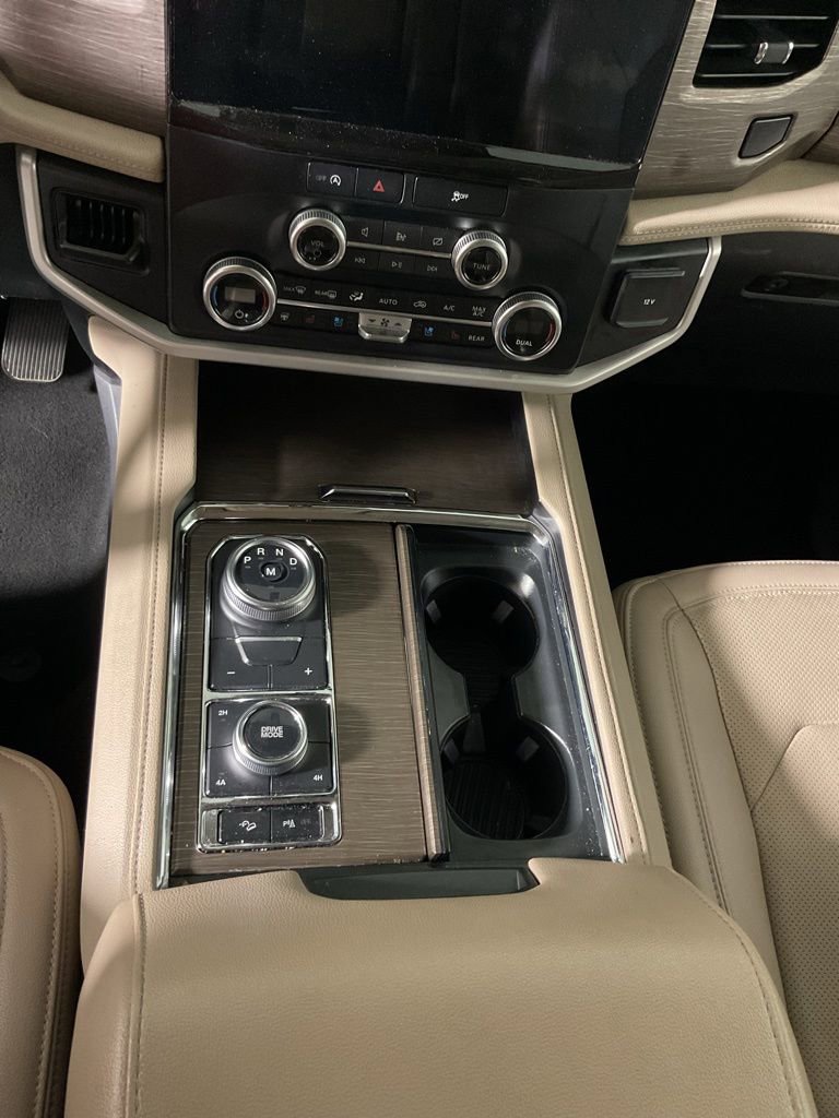 Used 2024 Ford Expedition Limited image 30