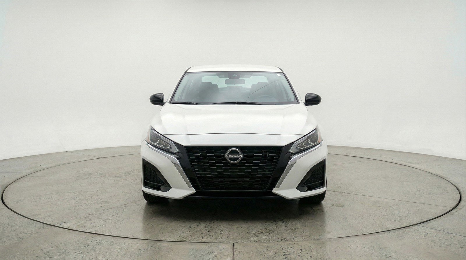 Used 2025 Nissan Altima 2.5 SV FWD image 2