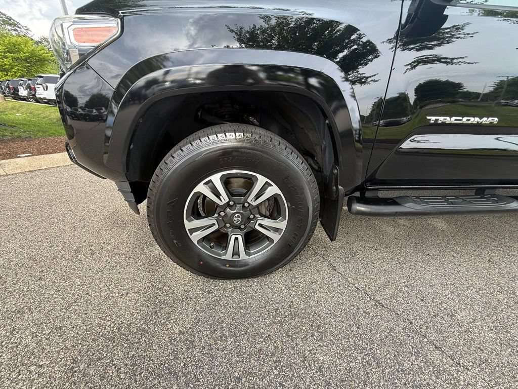 Used 2017 Toyota Tacoma TRD Sport w/ Tow Package (A/T) AWD/4WD image 25
