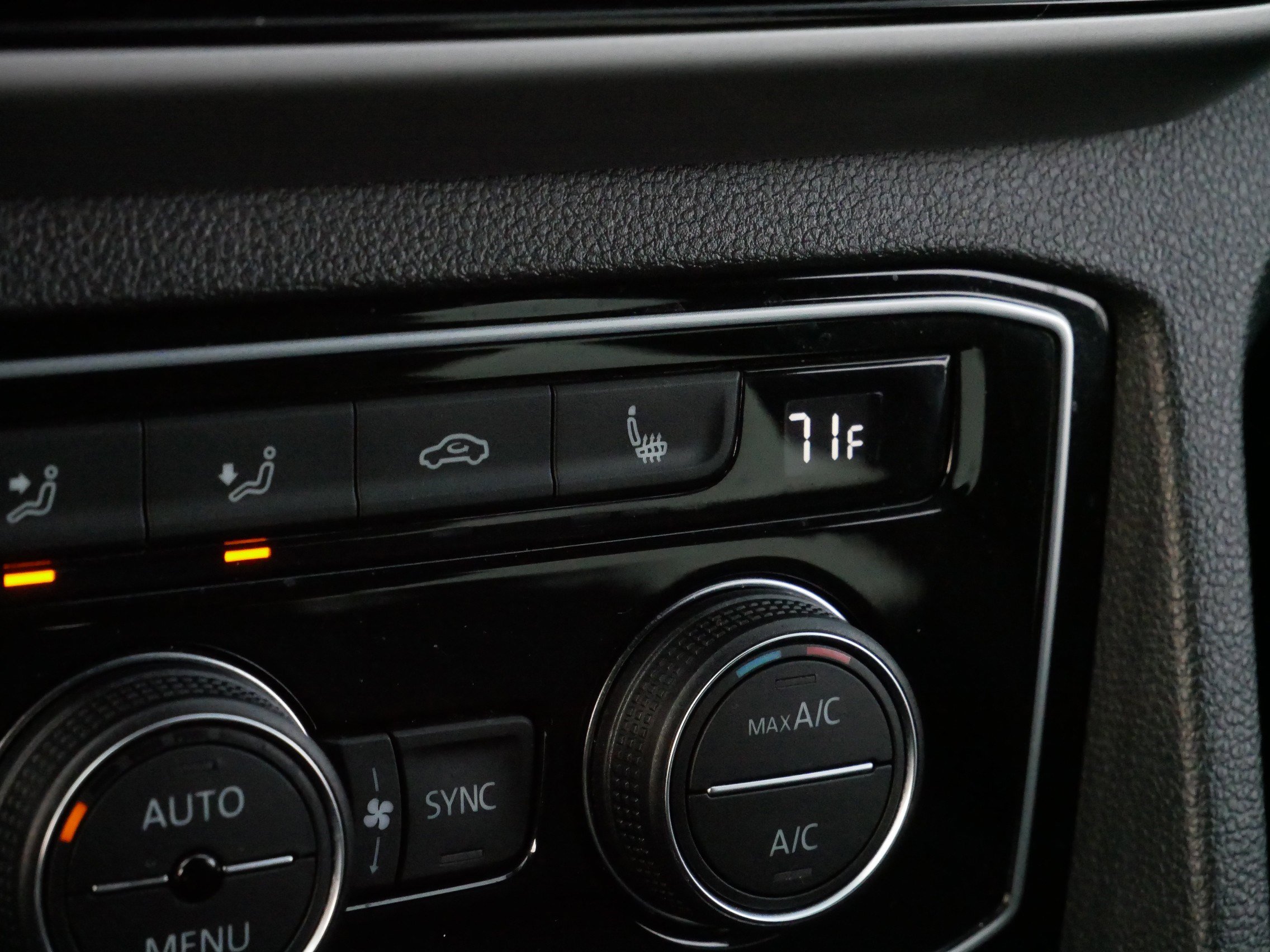 Certified 2023 Volkswagen Atlas Cross Sport SE image 29