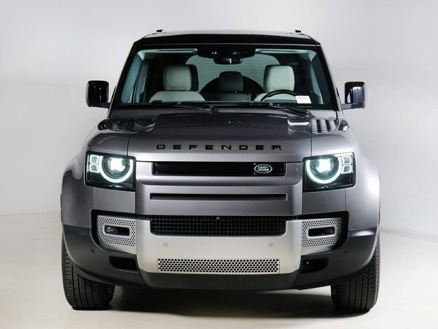 Used 2023 Land Rover Defender 110 SE image 6