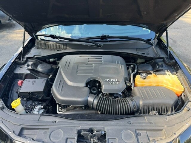 Used 2017 Chrysler 300 Limited RWD image 26