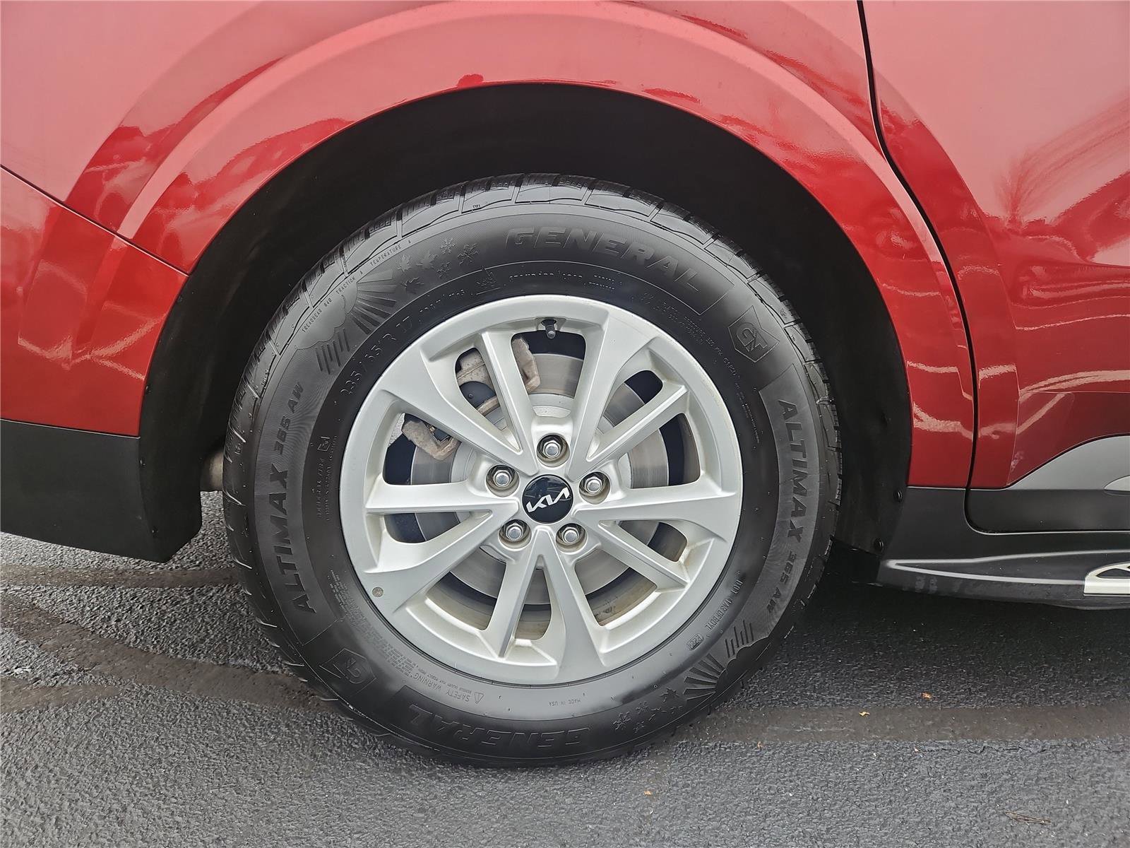 Used 2023 Kia Carnival LX image 11