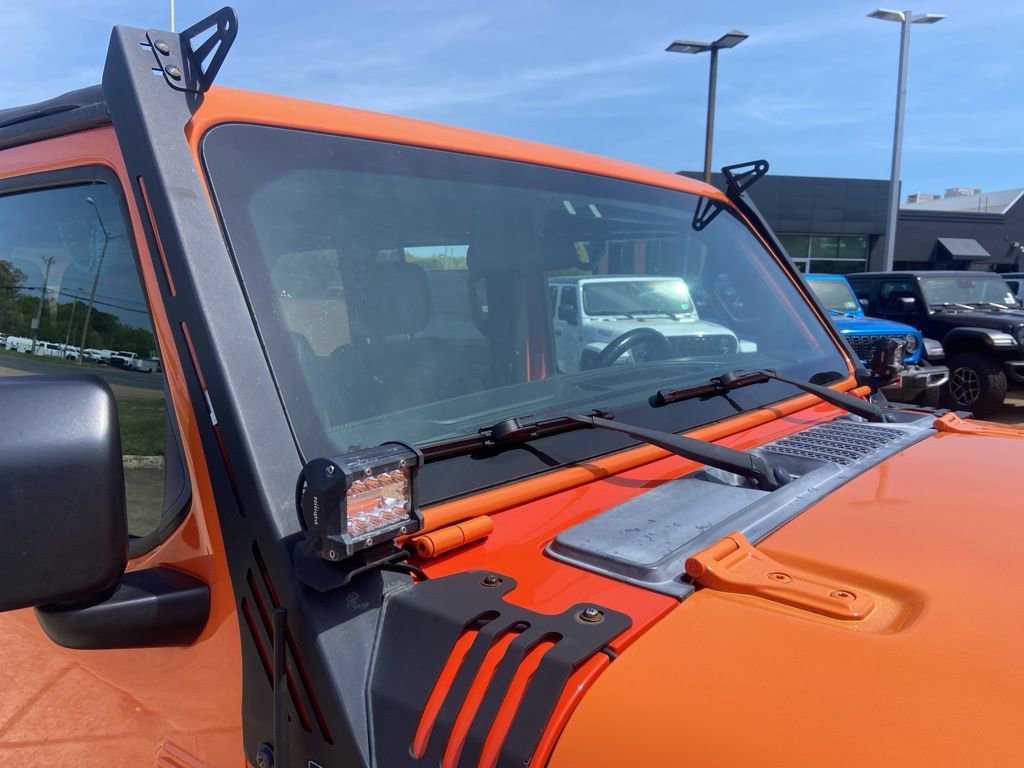 Used 2018 Jeep Wrangler Unlimited Sahara AWD/4WD image 33