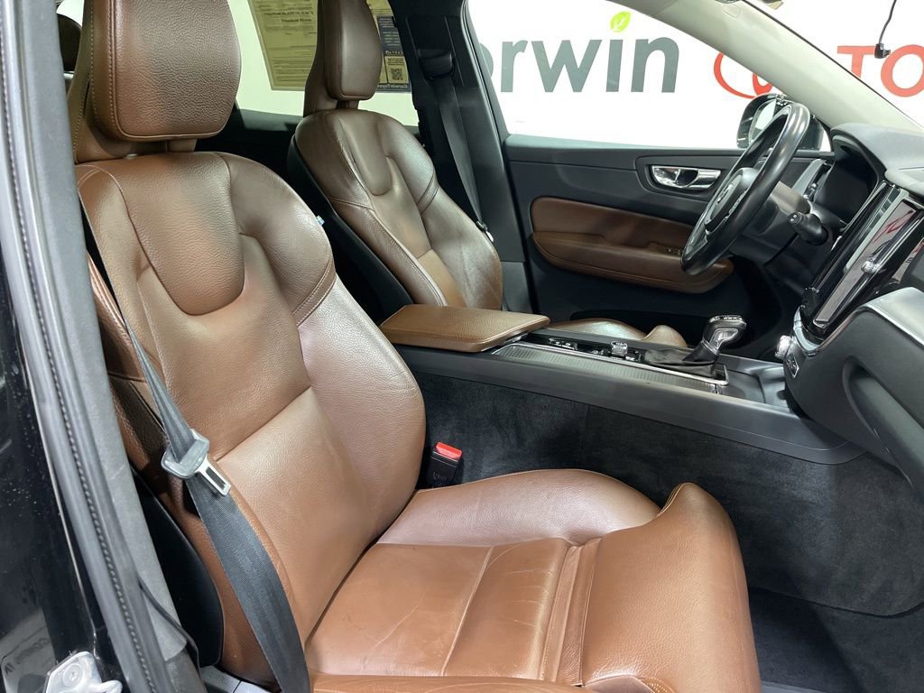 Used 2019 Volvo XC60 T6 Momentum w/ Multimedia Package image 14