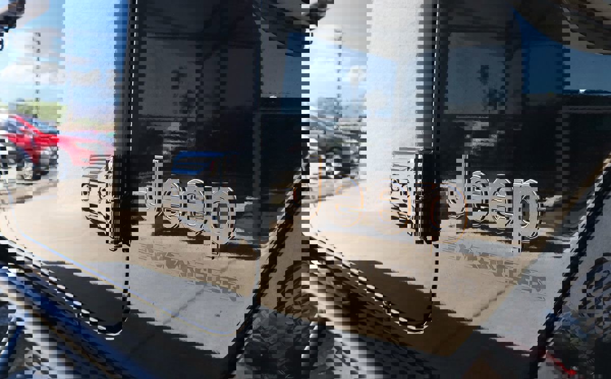 Used 2024 Jeep Wrangler Unlimited Rubicon 392 image 16