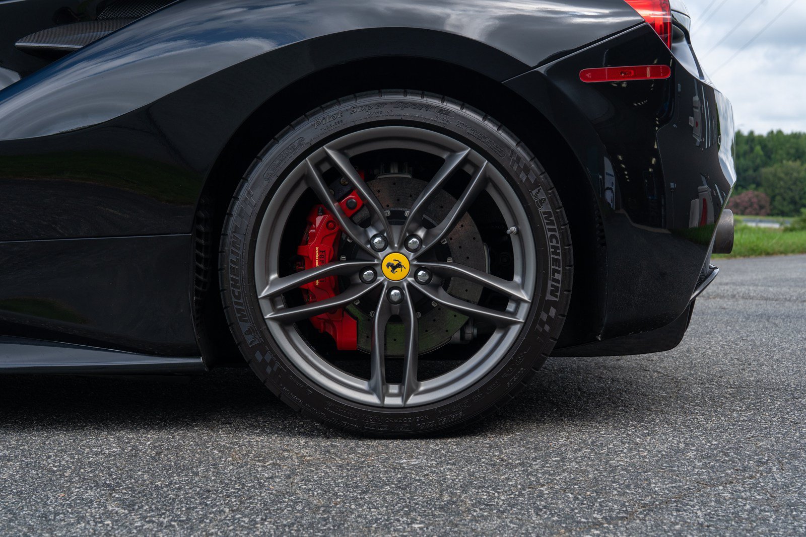 Used 2018 Ferrari 488 GTB RWD image 11