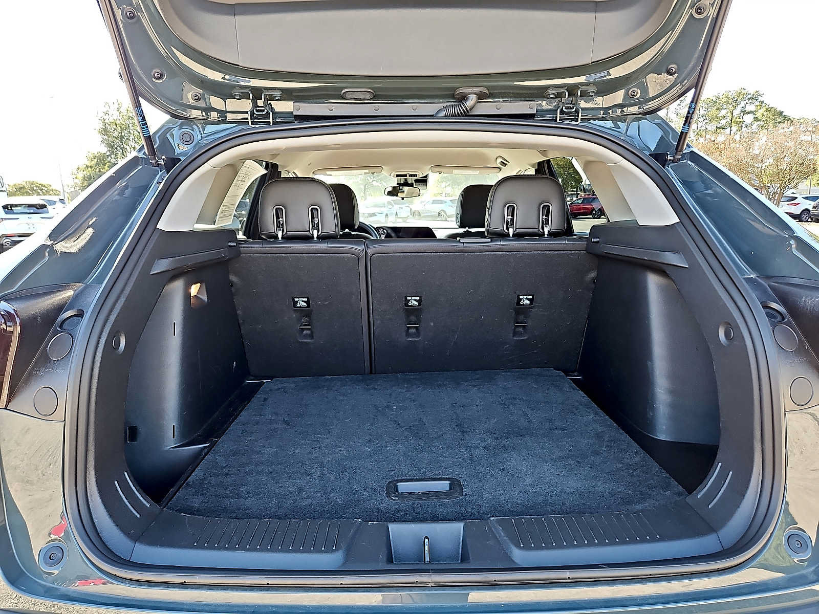 Used 2025 Chevrolet Trax LT FWD image 30