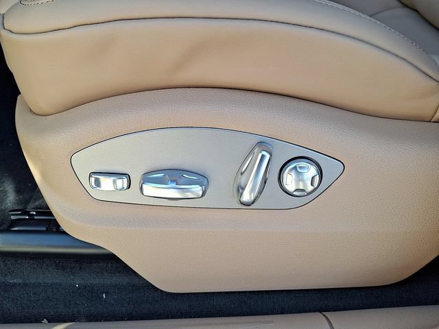 Certified 2026 Porsche Macan AWD/4WD image 15