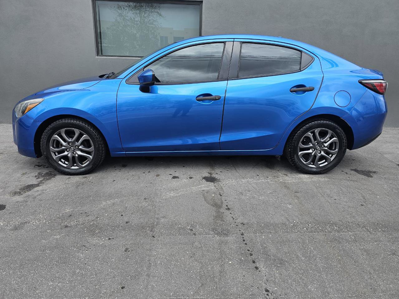 Used 2019 Toyota Yaris LE image 10