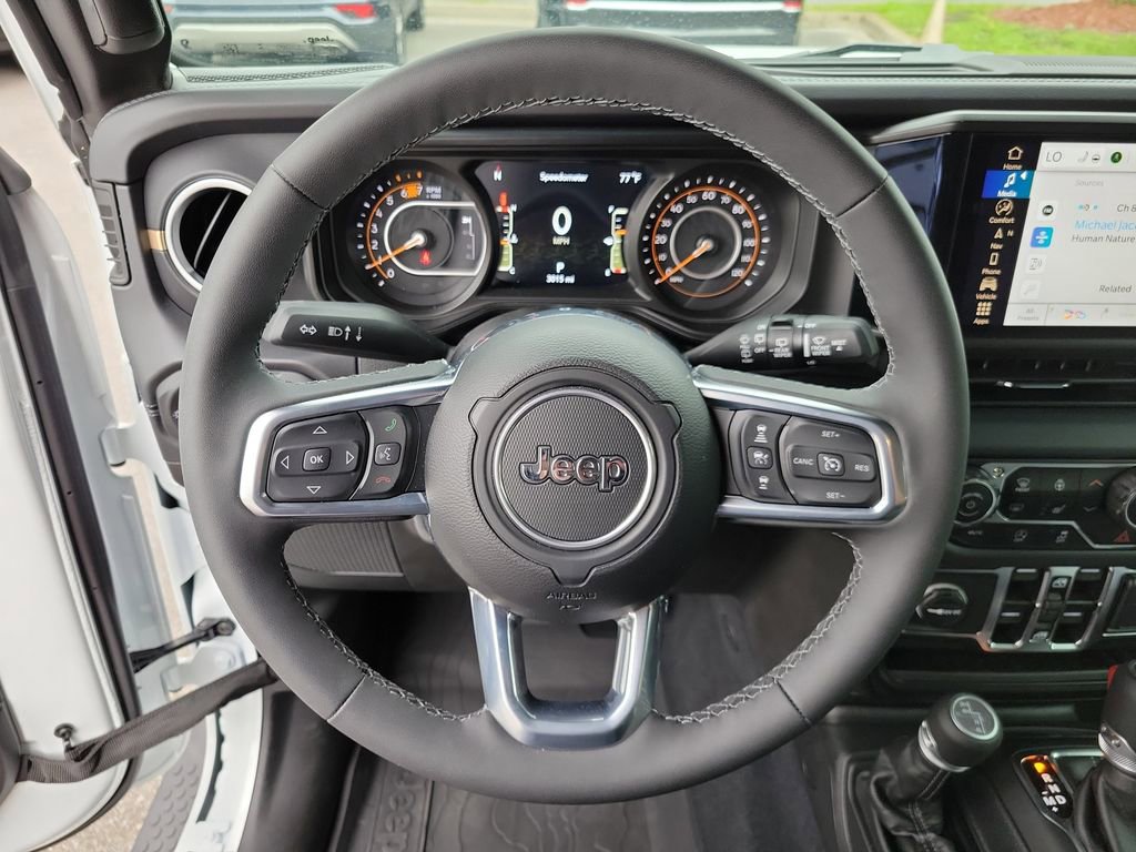 Used 2025 Jeep Wrangler Unlimited Sahara AWD/4WD image 27