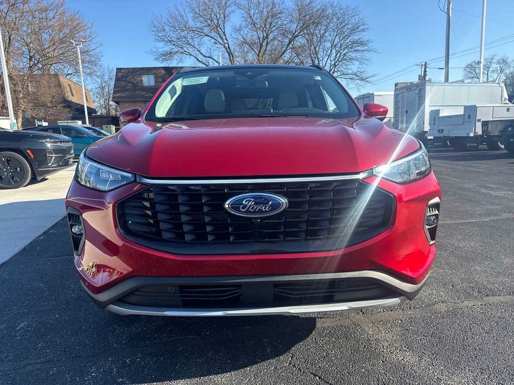 Used 2024 Ford Escape Platinum image 3