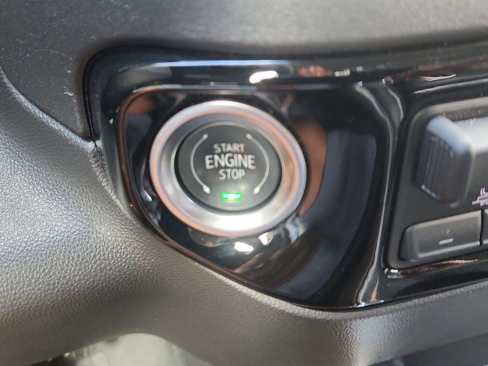 Used 2025 Chevrolet Silverado 1500 LT Trail Boss w/ Convenience Package II AWD/4WD image 31