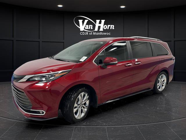 Used 2024 Toyota Sienna Platinum FWD image 3