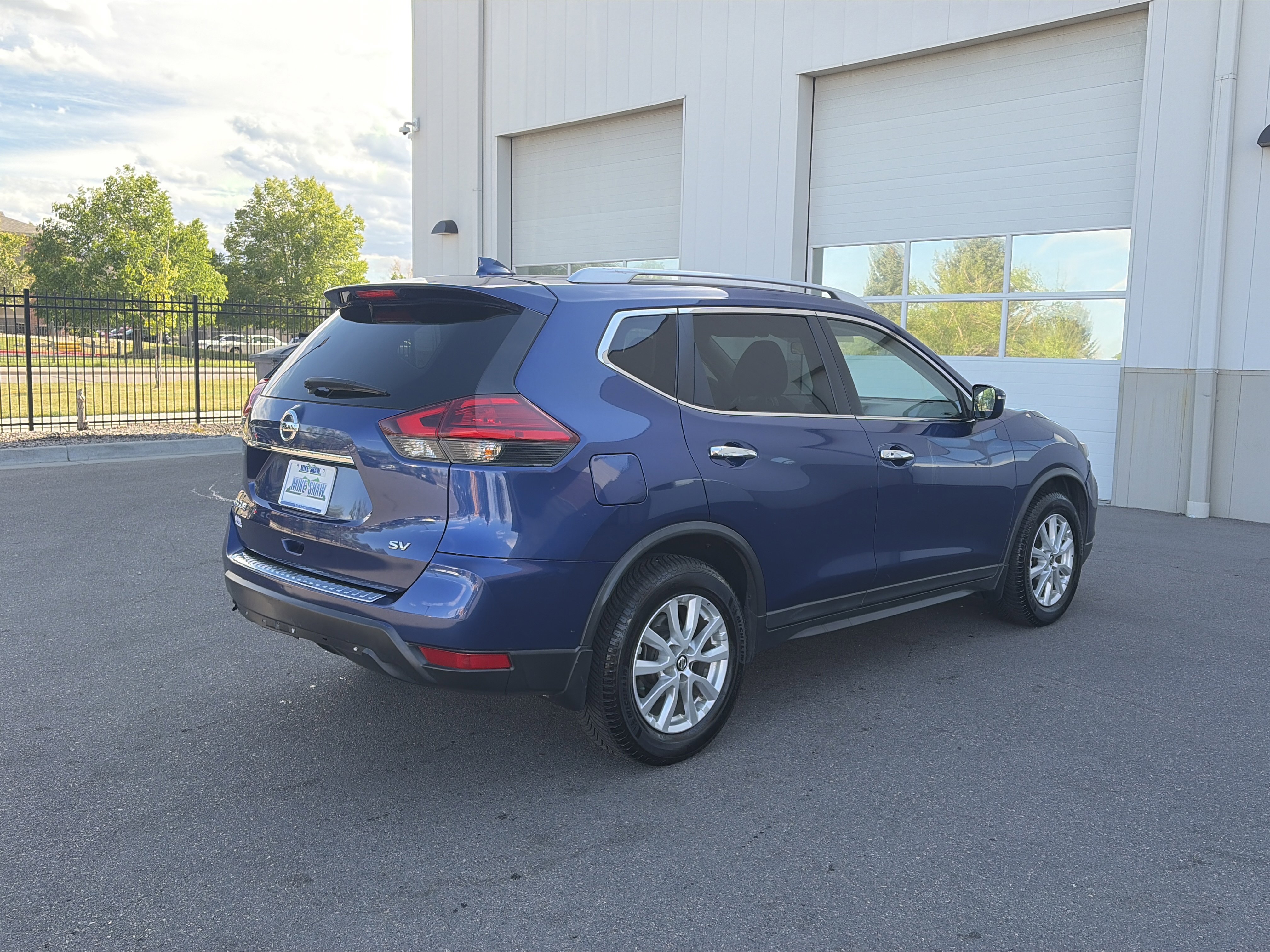 Used 2017 Nissan Rogue SV FWD image 5
