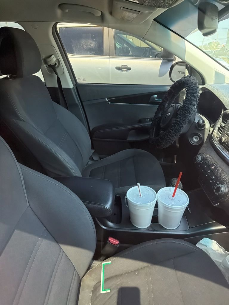 Used 2016 Kia Sorento LX w/ LX Convenience Package image 11