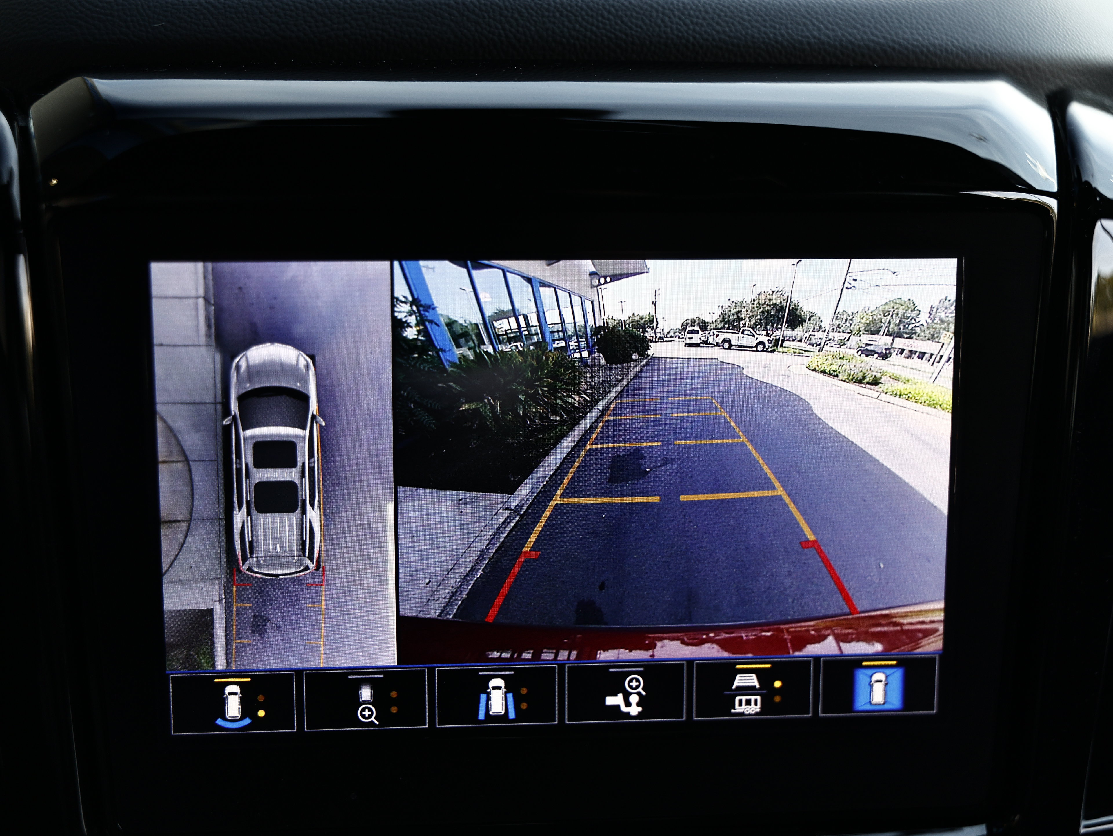 Used 2022 Chevrolet Traverse High Country w/ LPO, Floor Liner Package AWD/4WD image 39