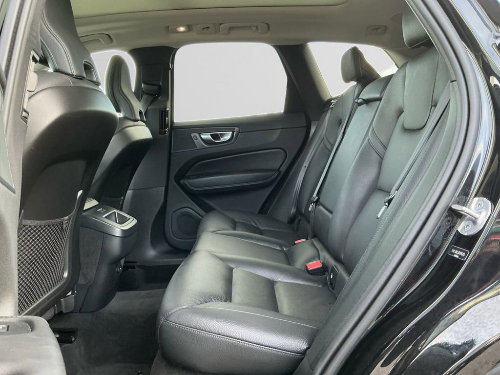 Used 2024 Volvo XC60 B5 Plus image 13