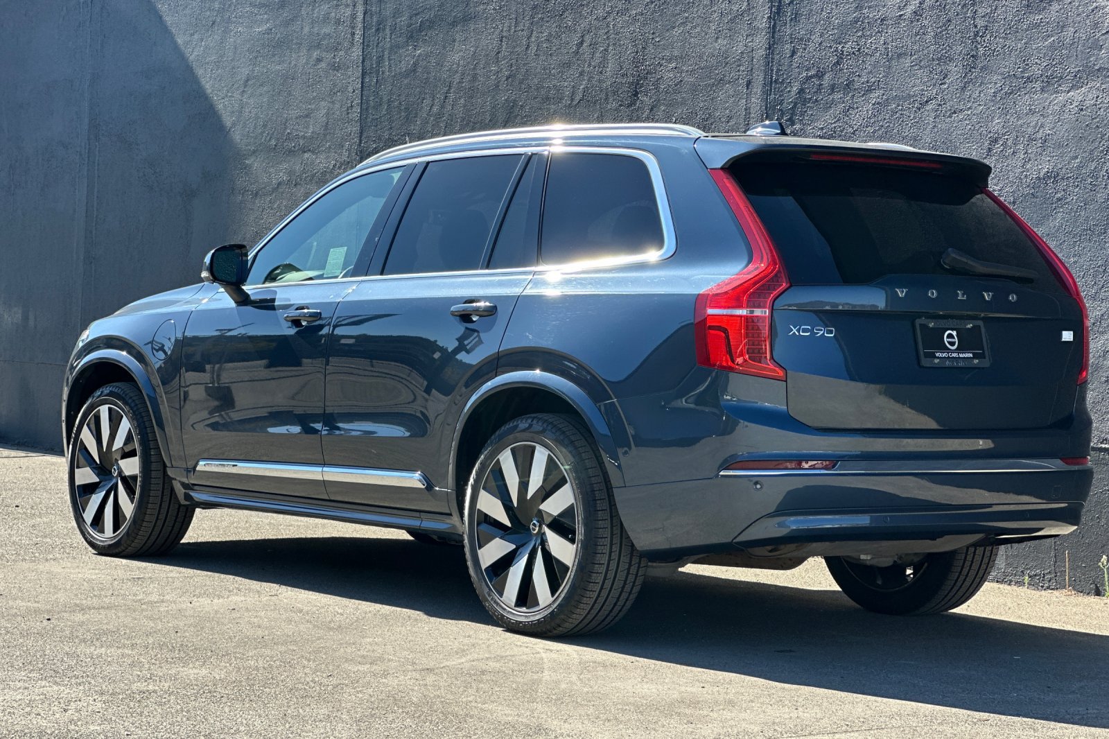 Certified 2024 Volvo XC90 T8 Ultimate w/ Protection Package AWD/4WD image 7