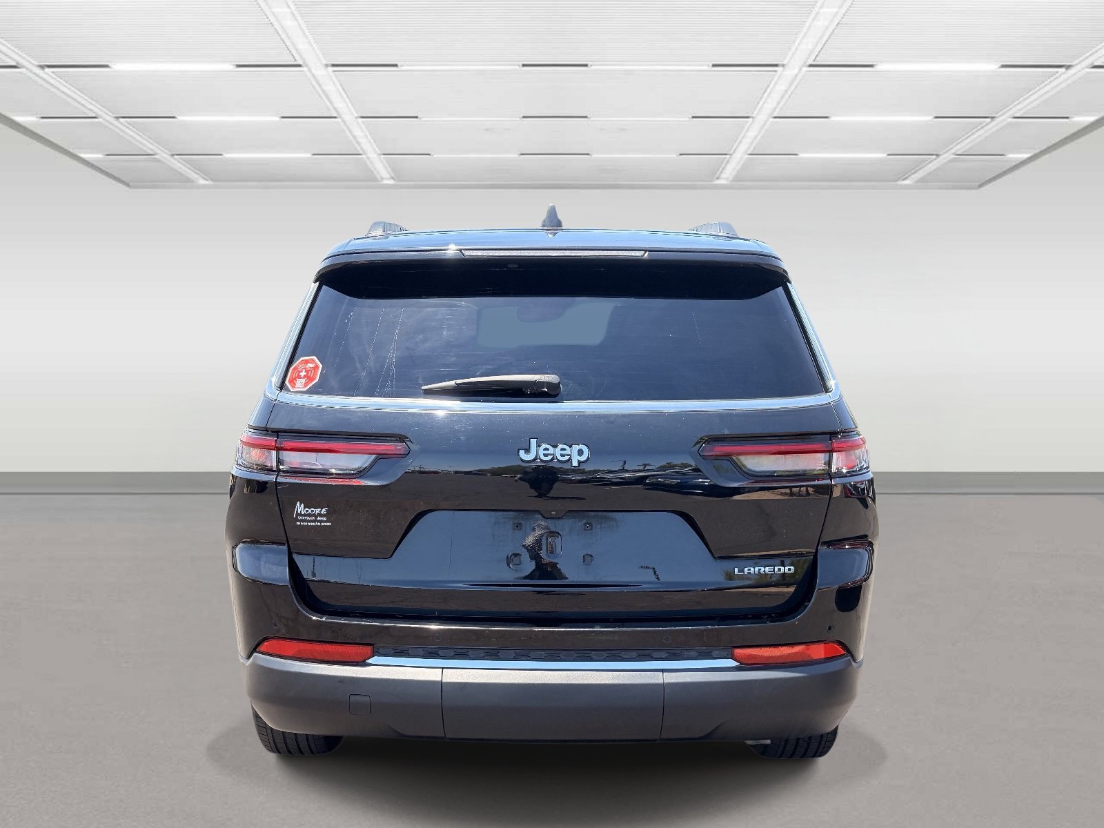Used 2023 Jeep Grand Cherokee L Laredo RWD image 4