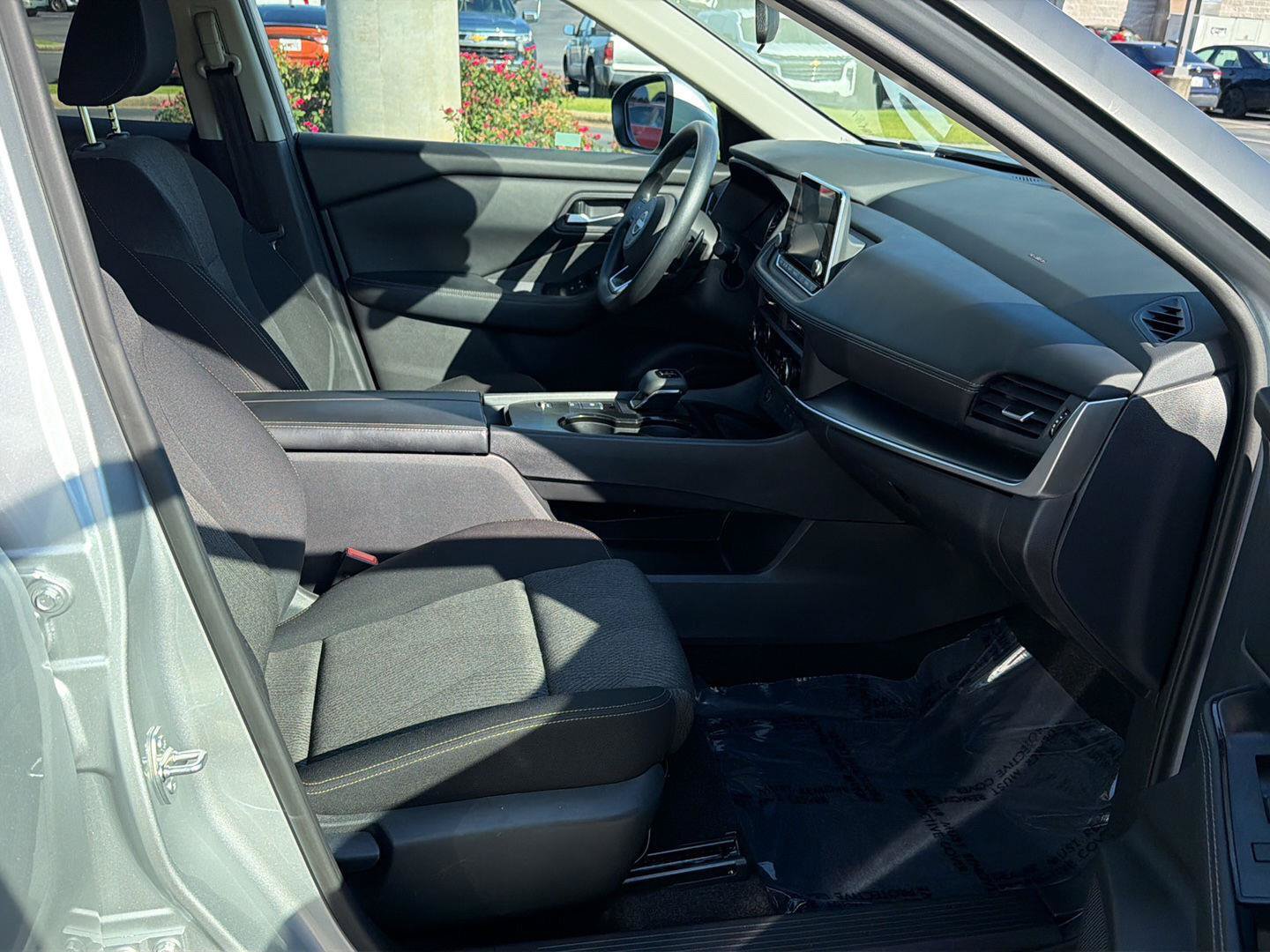 Used 2024 Nissan Rogue SV FWD image 13