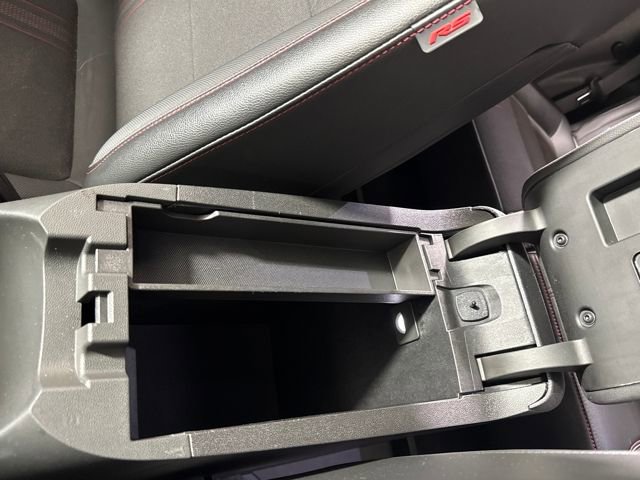 Used 2023 Chevrolet Equinox RS image 38