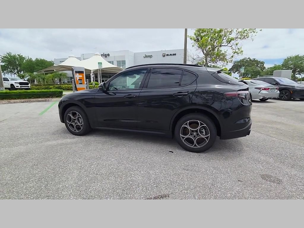 New 2025 Alfa Romeo Stelvio Sprint w/ Convenience Package AWD/4WD image 34