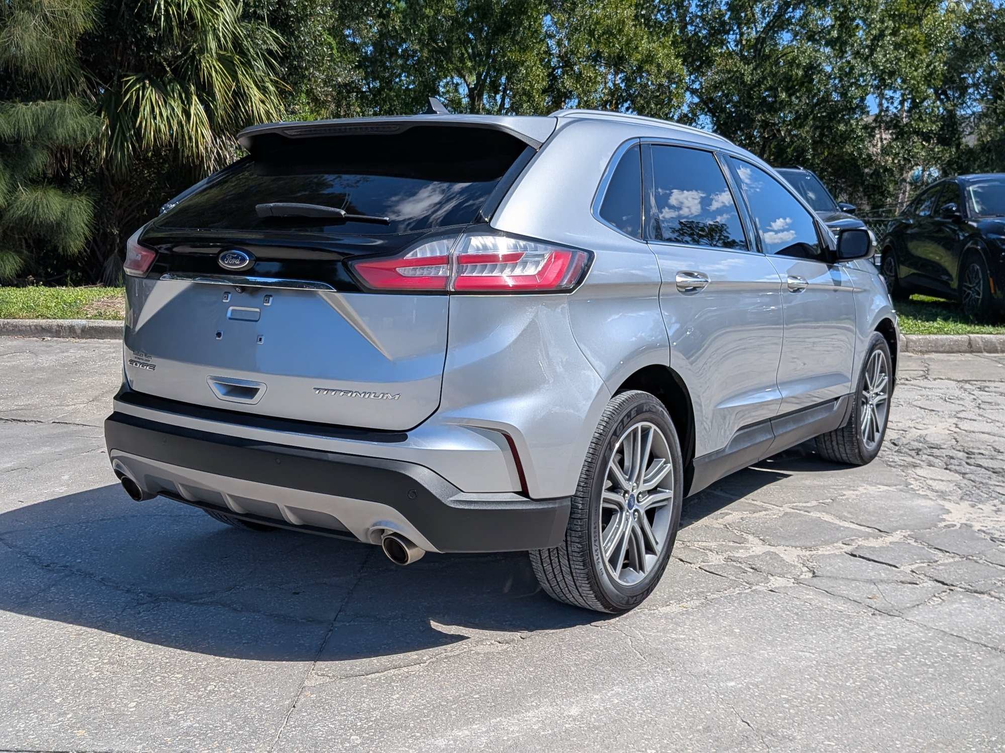 Used 2020 Ford Edge Titanium FWD image 4
