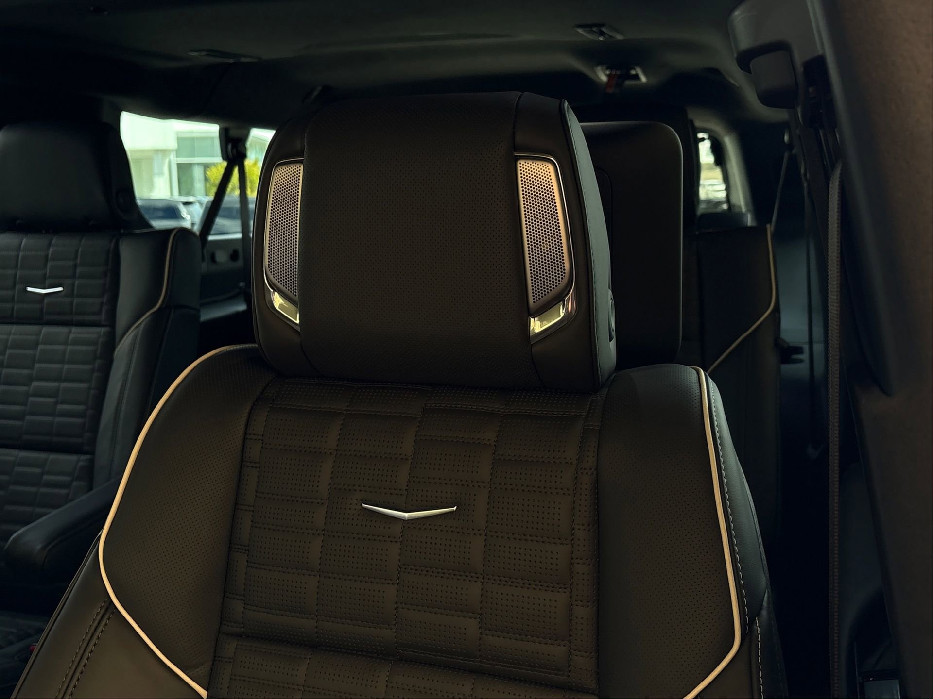 New 2026 Cadillac Escalade ESV Platinum Sport w/ LPO, ONYX Package image 32