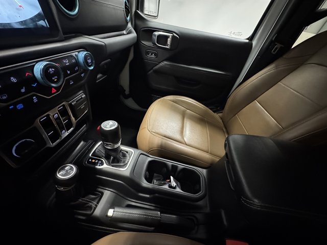 Used 2023 Jeep Wrangler Unlimited Sahara w/ Cold Weather Group AWD/4WD image 29
