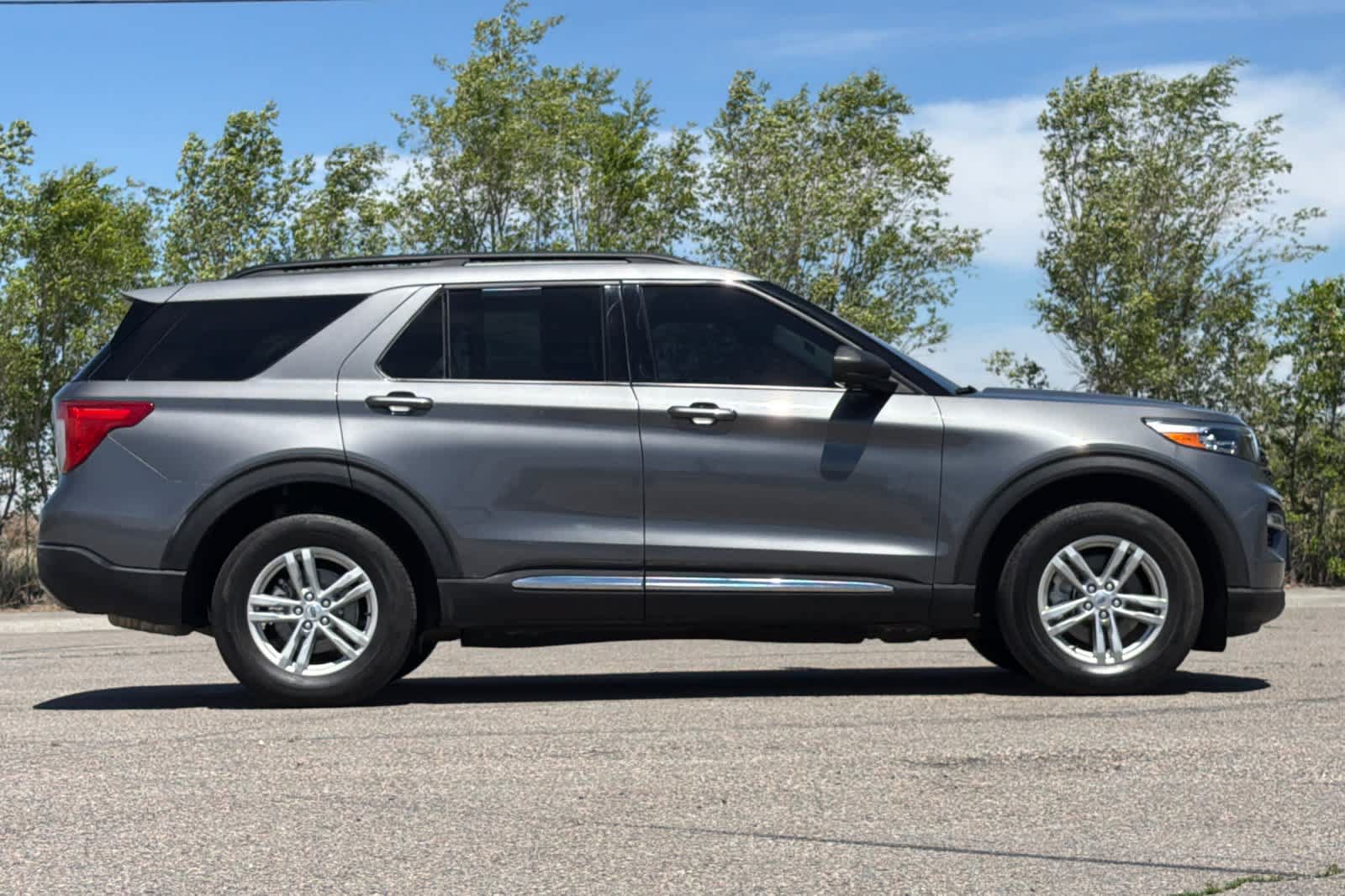 Certified 2023 Ford Explorer XLT w/ Equipment Group 202A AWD/4WD image 8