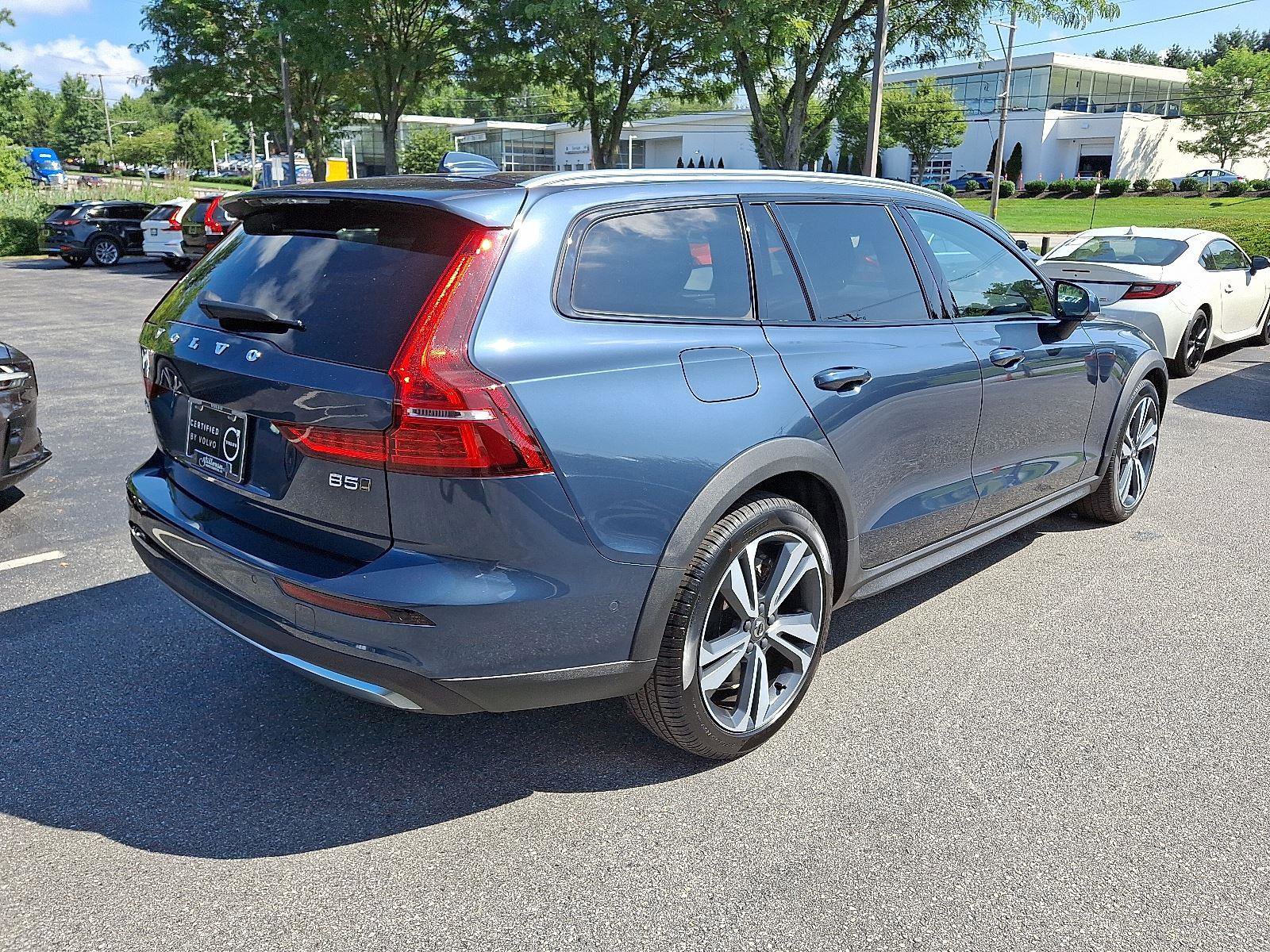 Certified 2023 Volvo V60 B5 Cross Country Plus image 6