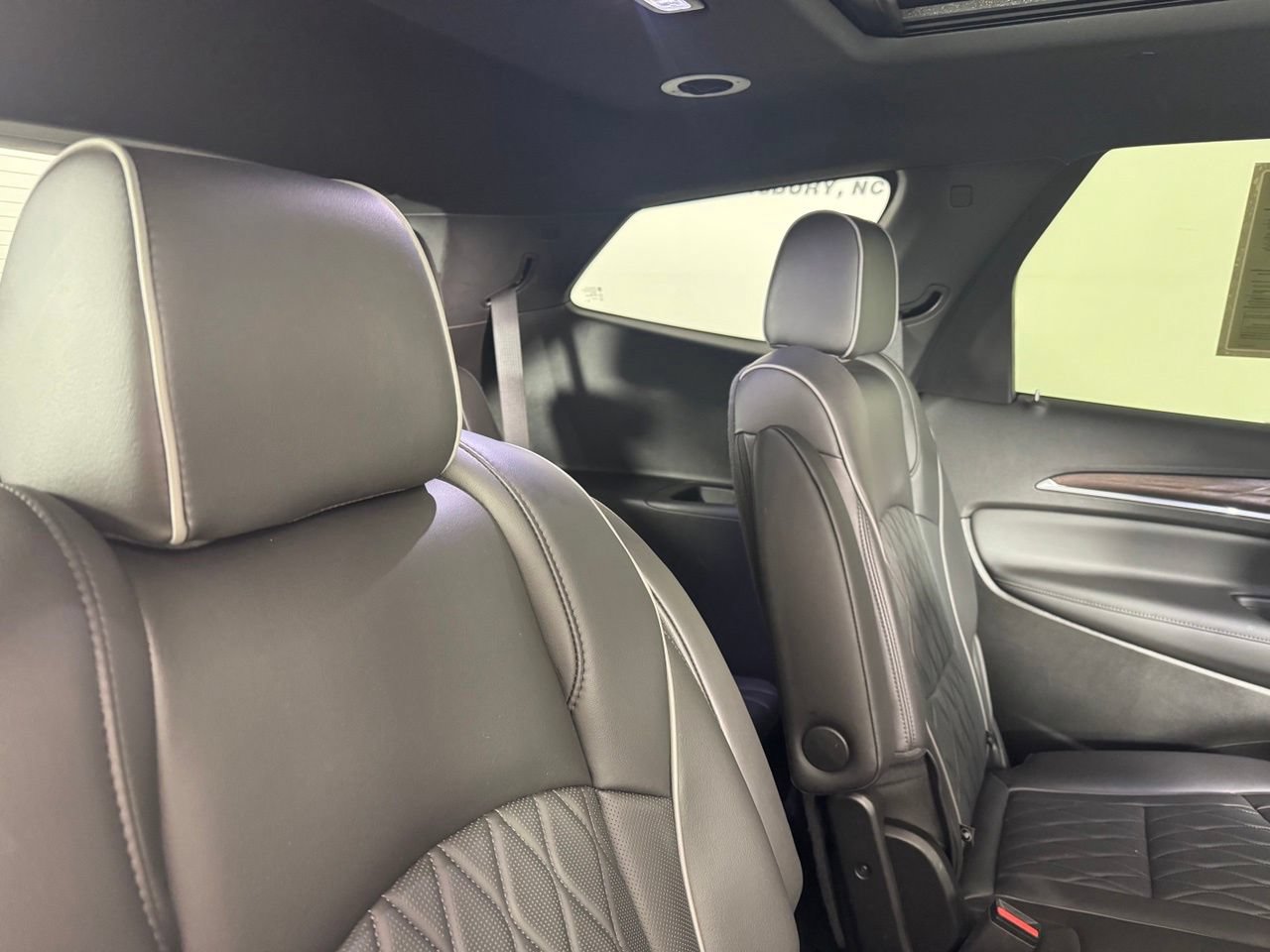Used 2023 Buick Enclave Avenir w/ Avenir Technology Package AWD/4WD image 45