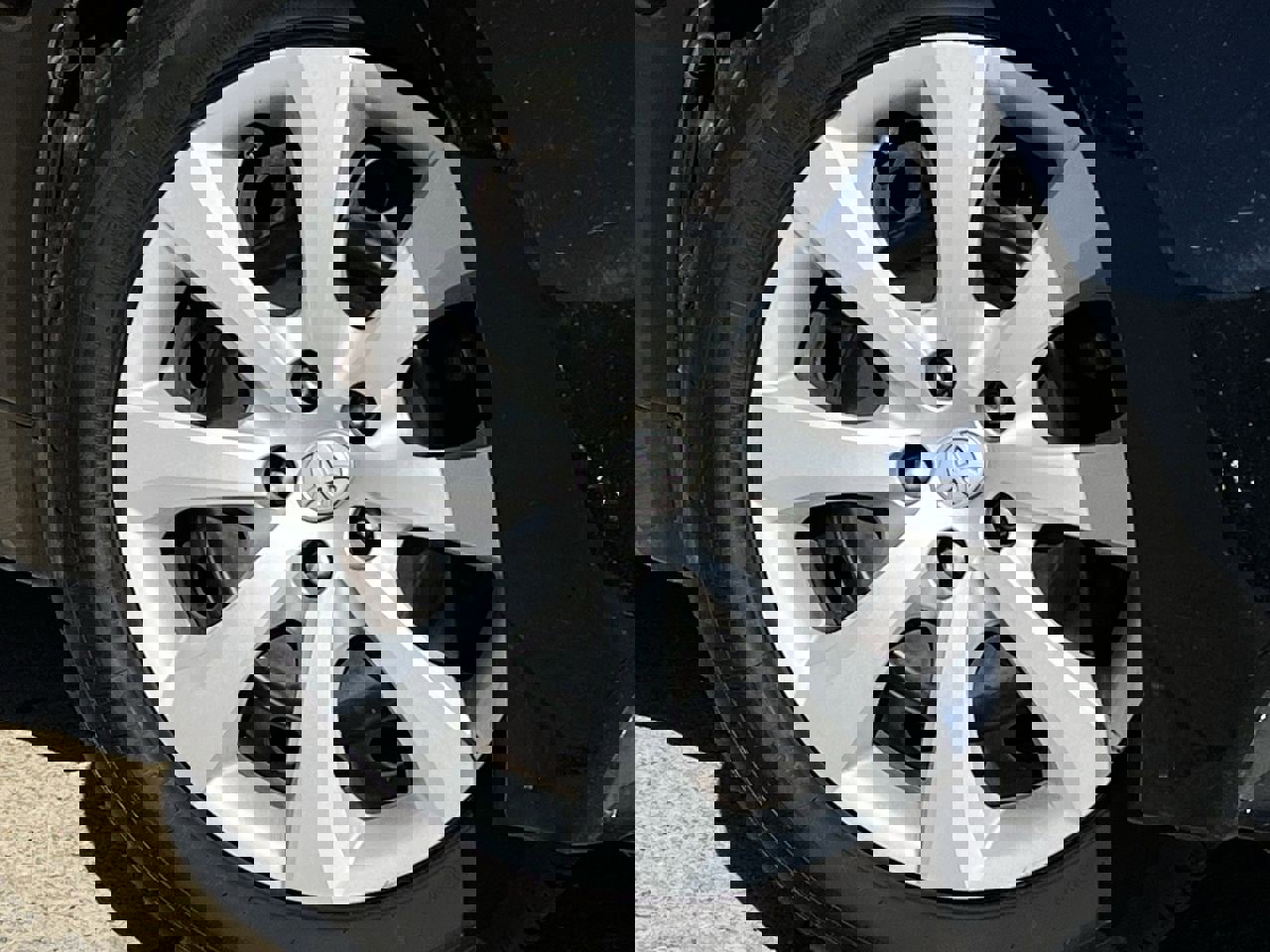 Used 2024 Toyota Corolla LE image 28