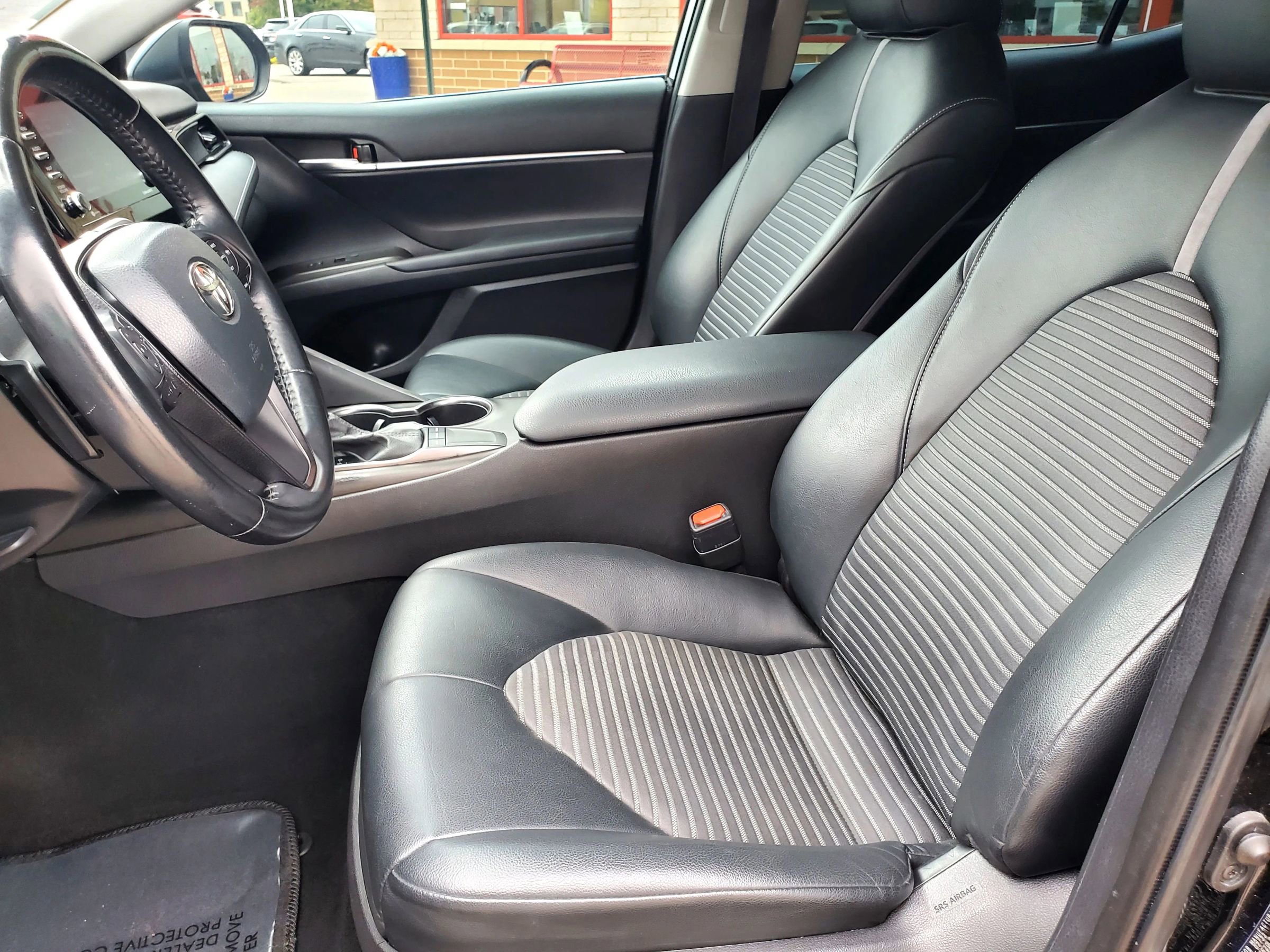 Used 2022 Toyota Camry SE image 10