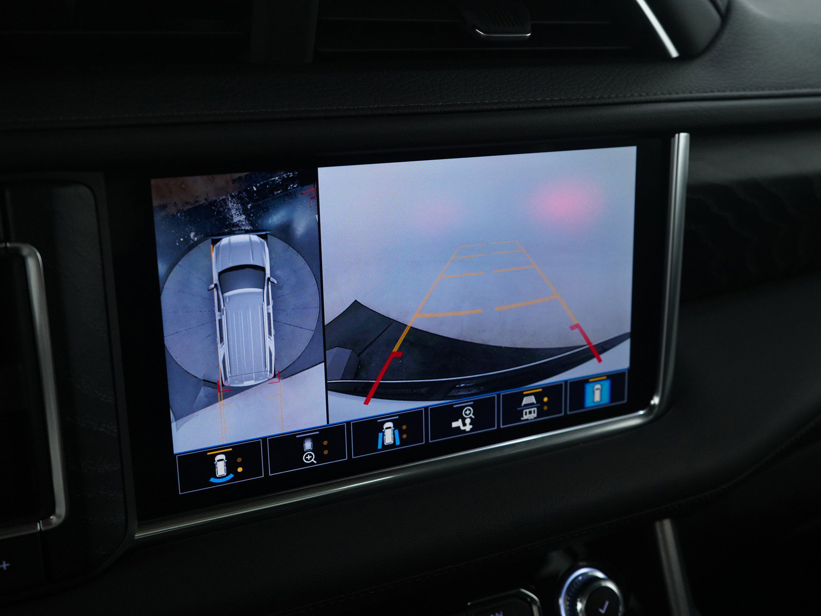 Used 2021 GMC Yukon Denali w/ Denali Premium Package image 26