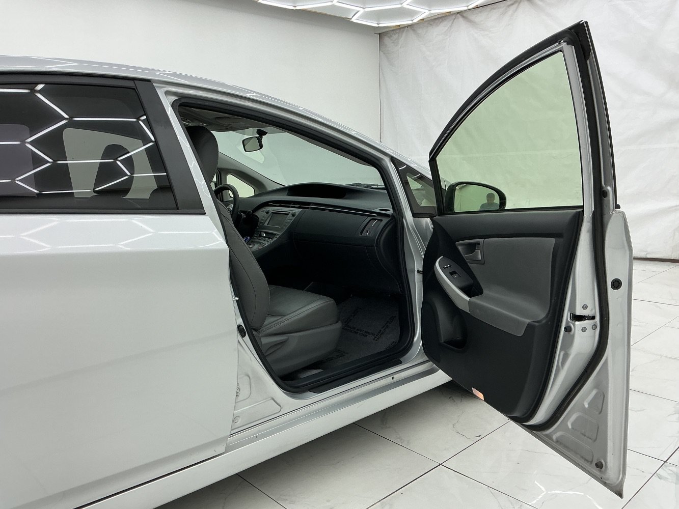 Used 2015 Toyota Prius Two FWD image 17
