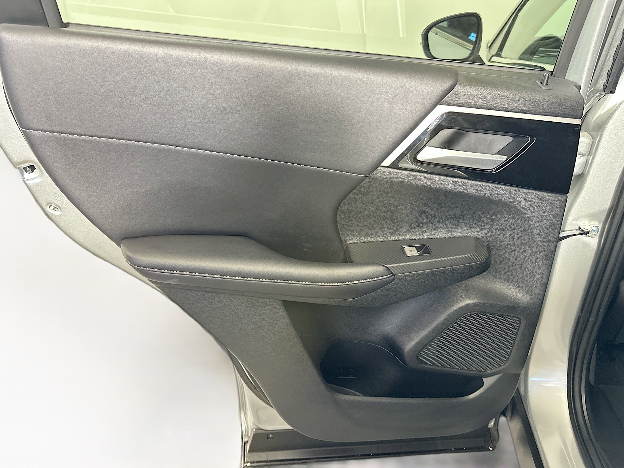 Used 2024 Mitsubishi Outlander SE image 27