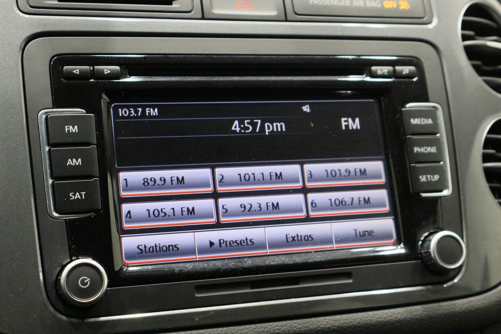 Used 2015 Volkswagen Tiguan S image 25