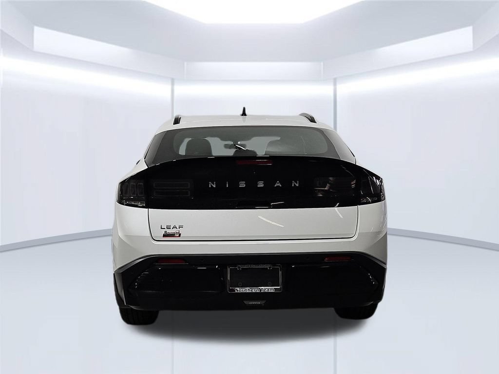 New 2026 Nissan Leaf Platinum+ w/ Cargo Package (Platinum+) FWD image 4