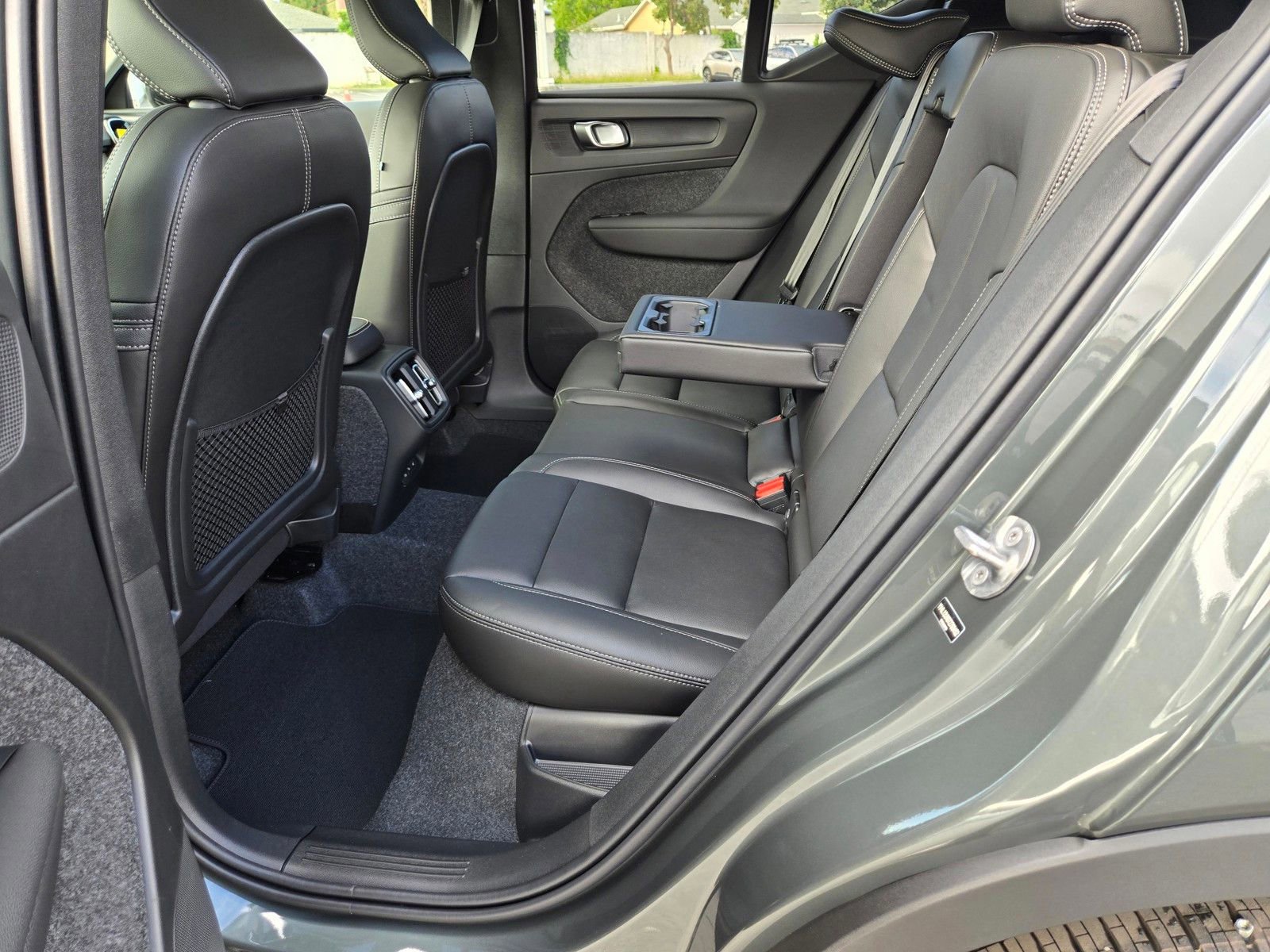 New 2026 Volvo XC40 B5 Ultra w/ Climate Package AWD/4WD image 9