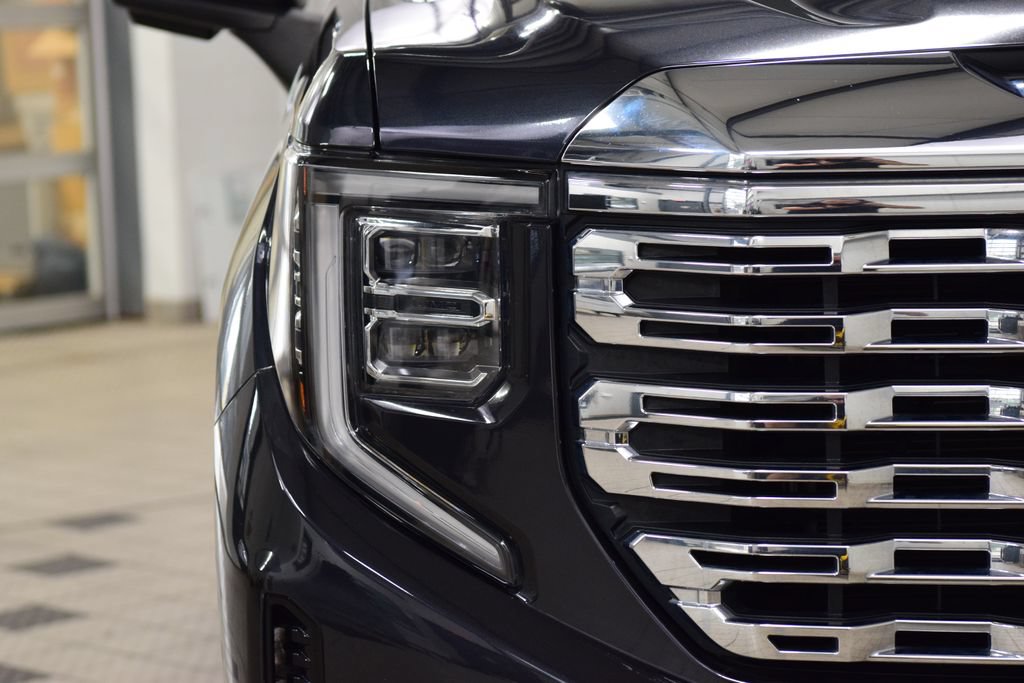 Used 2023 GMC Sierra 1500 Denali w/ Denali Reserve Package AWD/4WD image 12