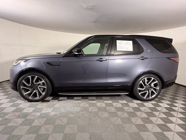 Used 2025 Land Rover Discovery Dynamic SE AWD/4WD image 3