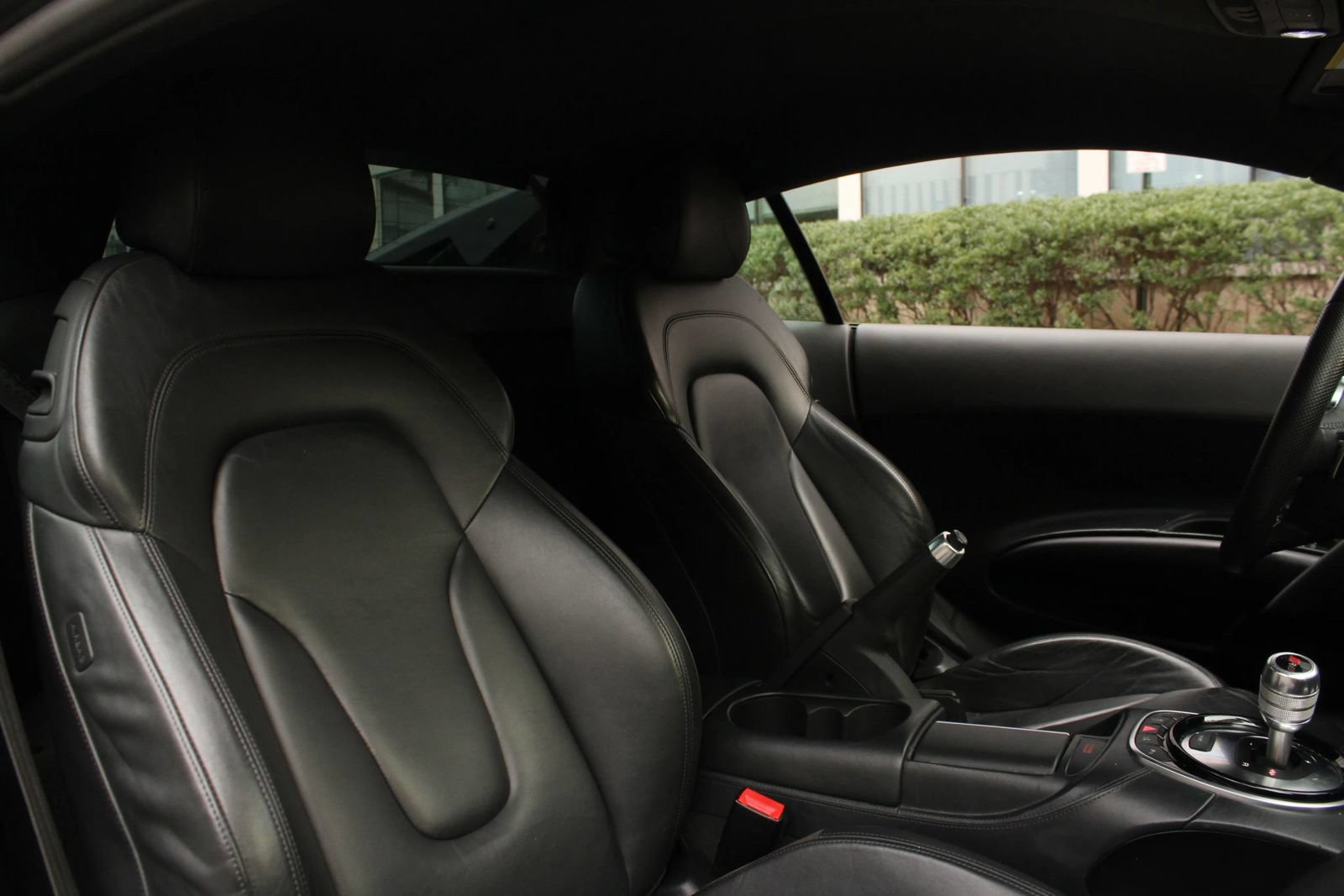 Used 2014 Audi R8 V8 w/ Enhanced Leather Package AWD/4WD image 30