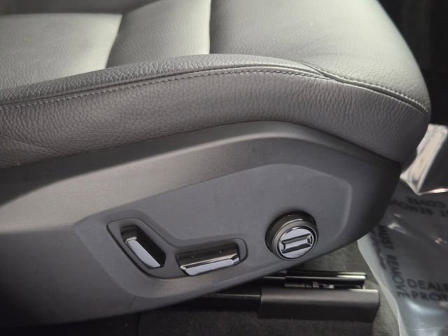 Certified 2025 Volvo XC60 B5 Plus image 24