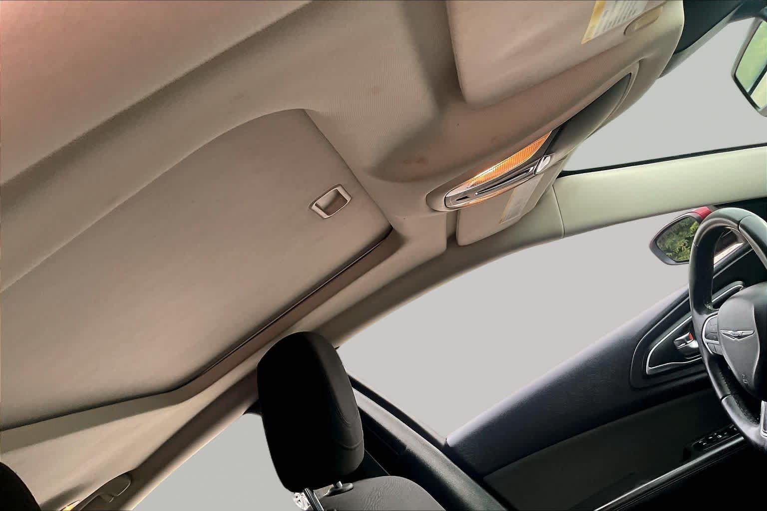 Used 2015 Chrysler 200 Limited w/ Convenience Group FWD image 14