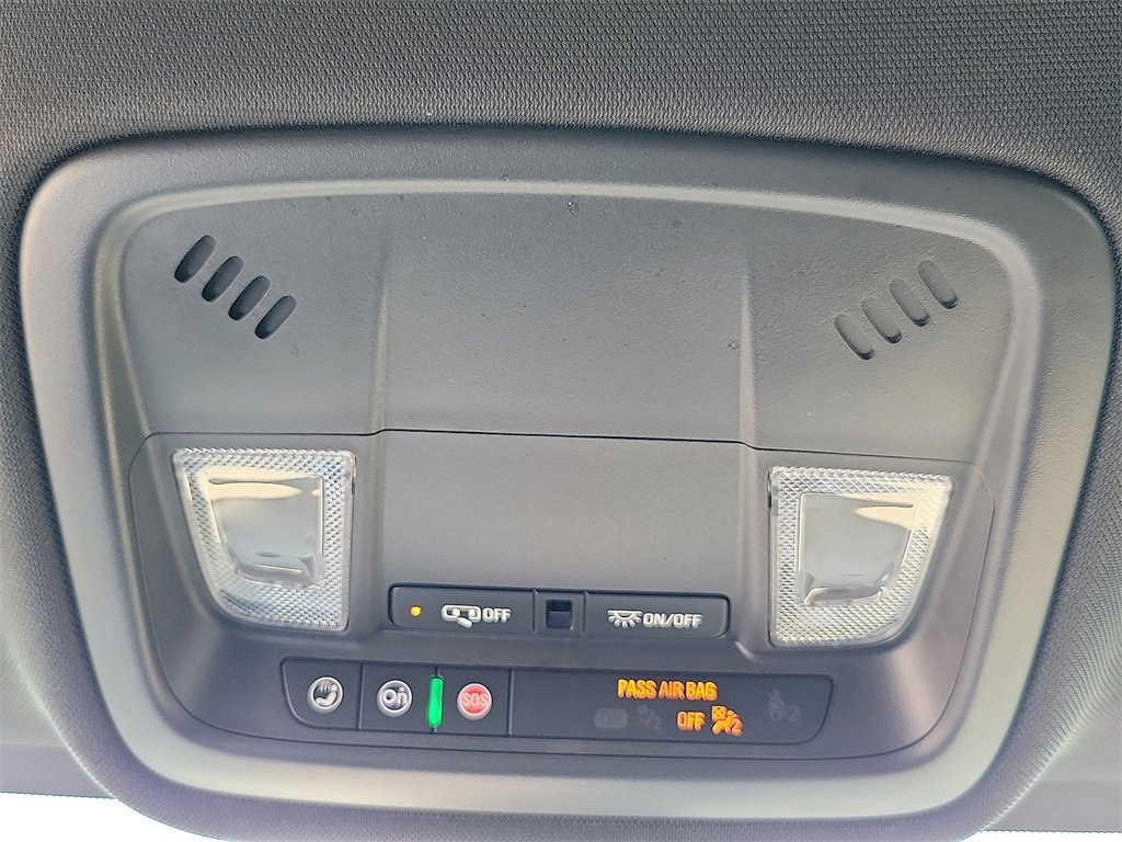 Used 2022 Chevrolet Traverse LS image 16