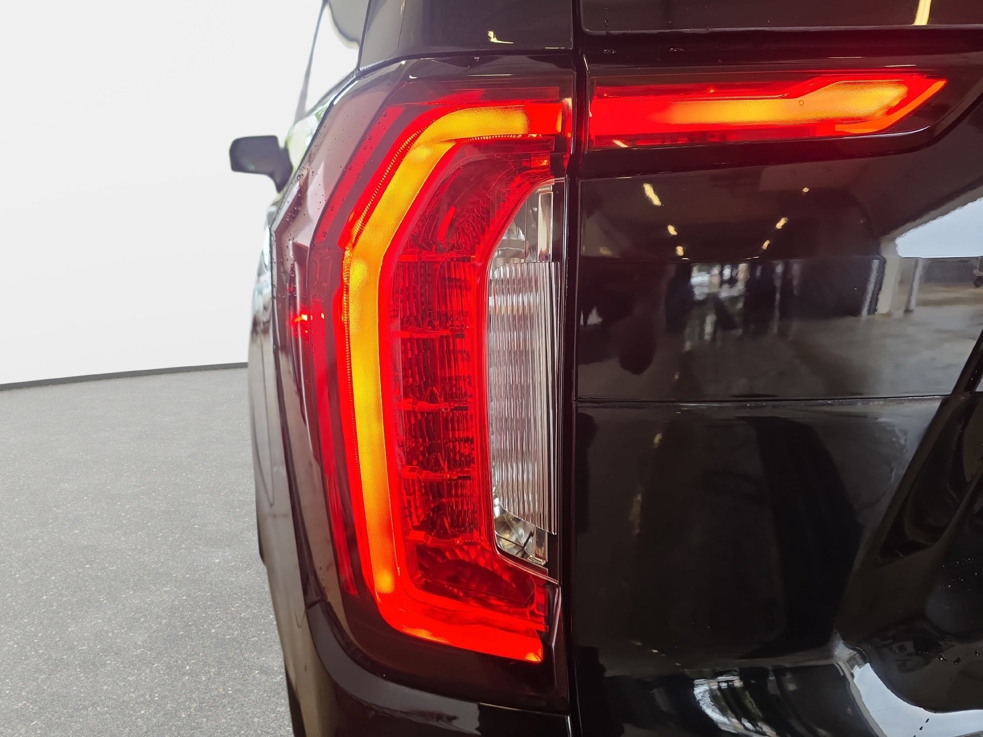Used 2023 GMC Yukon Denali Ultimate AWD/4WD image 33